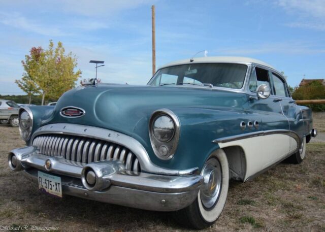 vieille voiture bleue