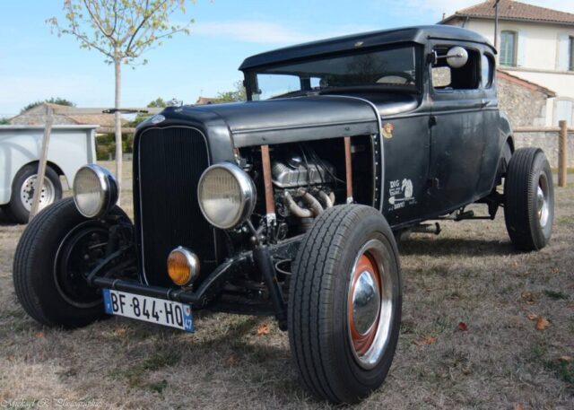vieille voiture noire