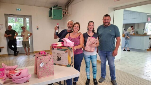 M. le Maire avec les gagnants du tournois de pétanque